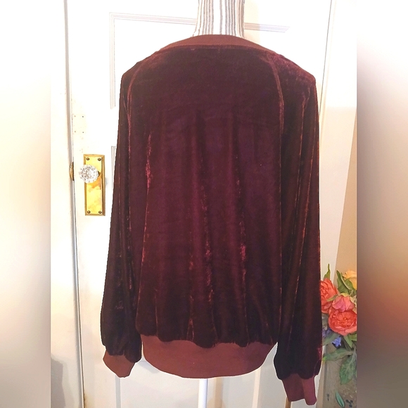 Umgee red velvet sweatshirt - l/xl - Picture 2 of 3